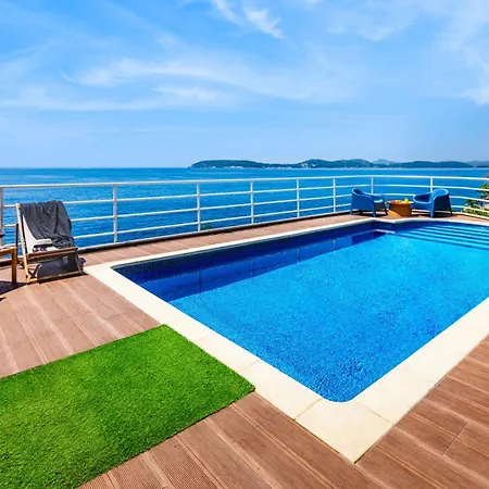 Luce Villa